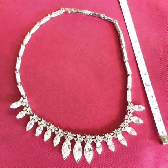 BEAUTIFUL NECKLACE WITH CRYSTALS ALL AROUND - Picture 4 of 8